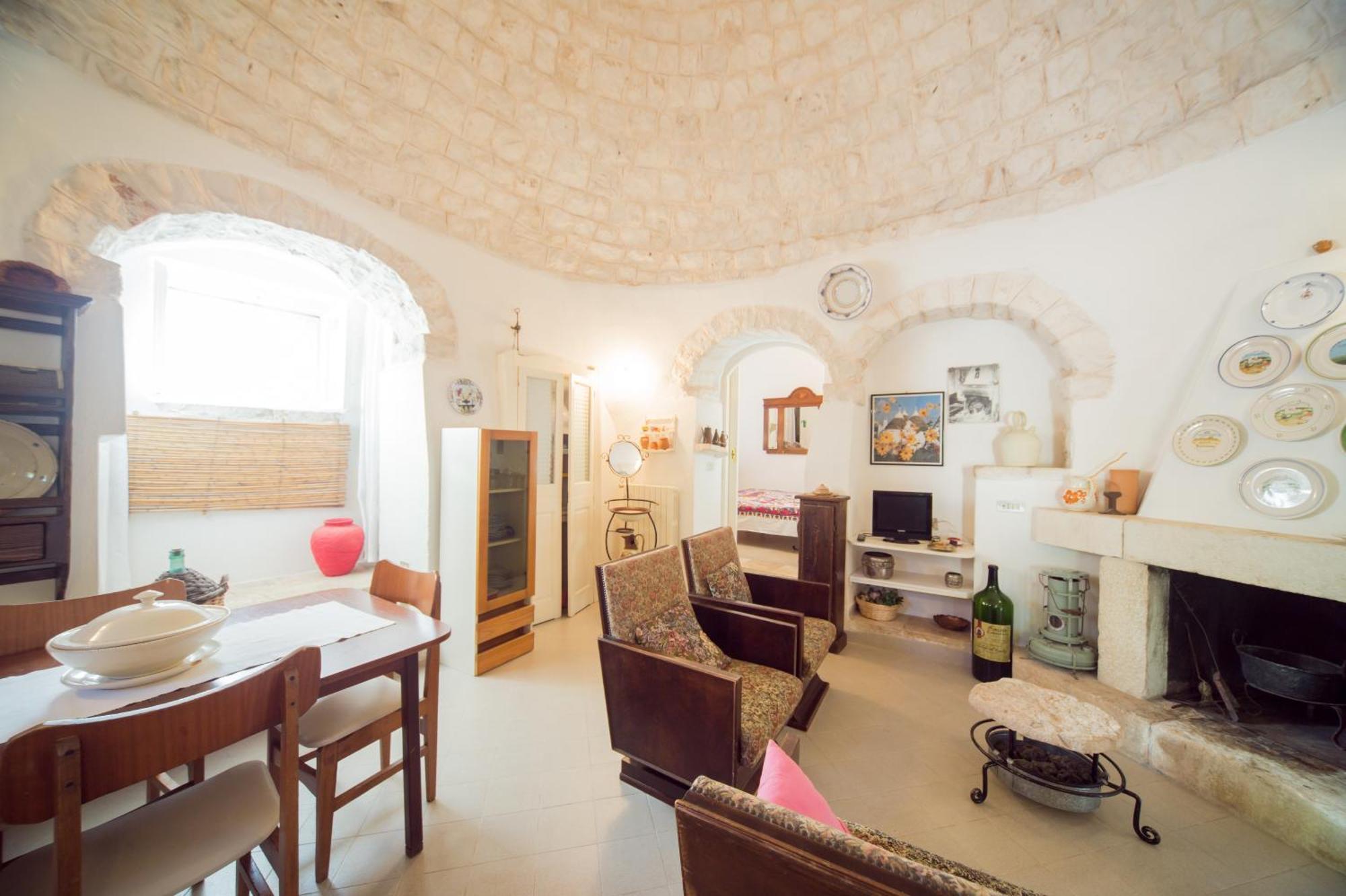 Trulli Girasoli E Viole Cocolicchio Quarto foto